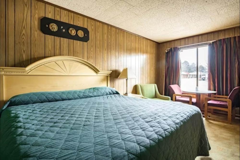 Premium King Bed interior
